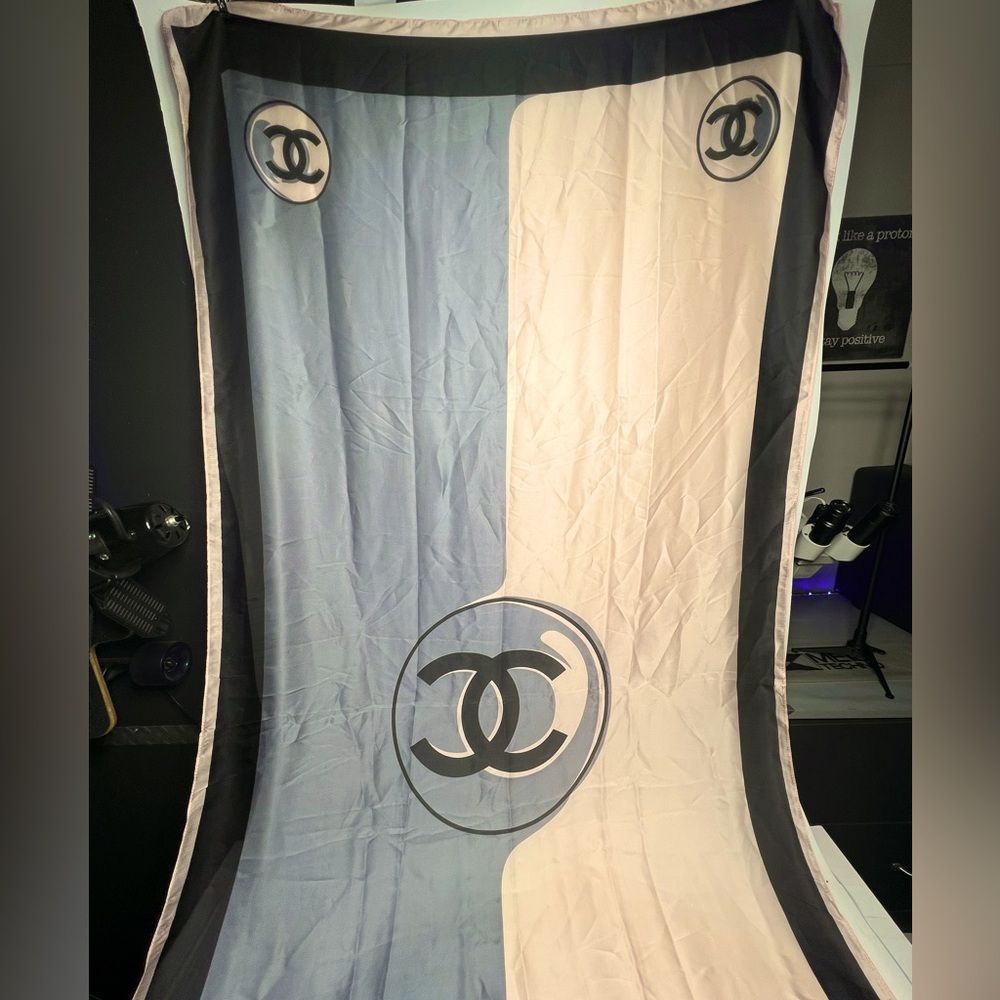 Chanel - large silk scarf. Black, gray, and pink/ salmon. - Picture 3 of 9